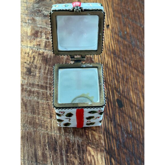 Hand-Painted Ceramic Gift Box Trinket With Red Bow & Holly Design Hinged Lid Jew - Picture 4 of 9